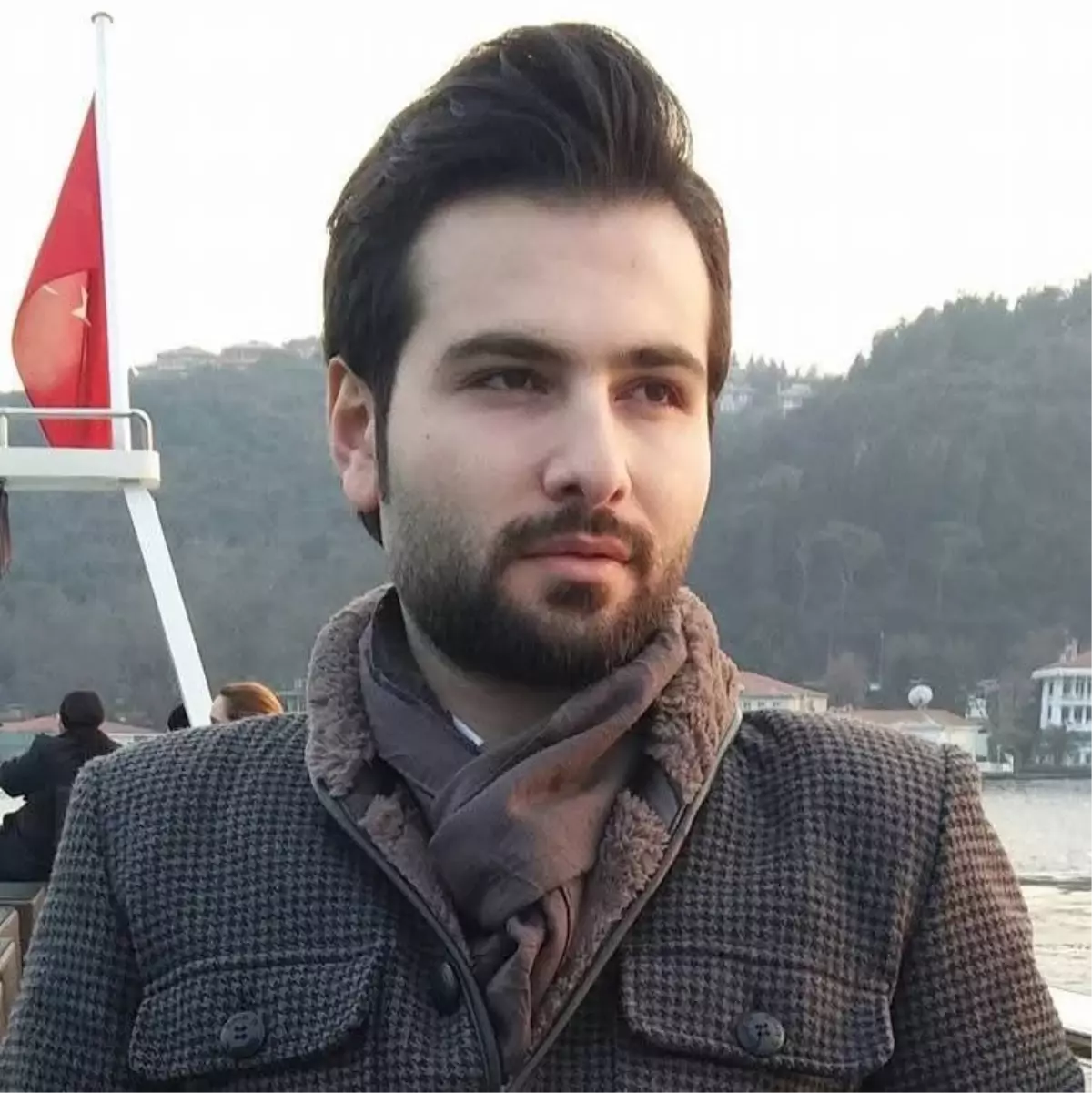 Akyazı'da trafik kazasında bir kişi hayatını kaybetti, iki kişi yaralandı.
