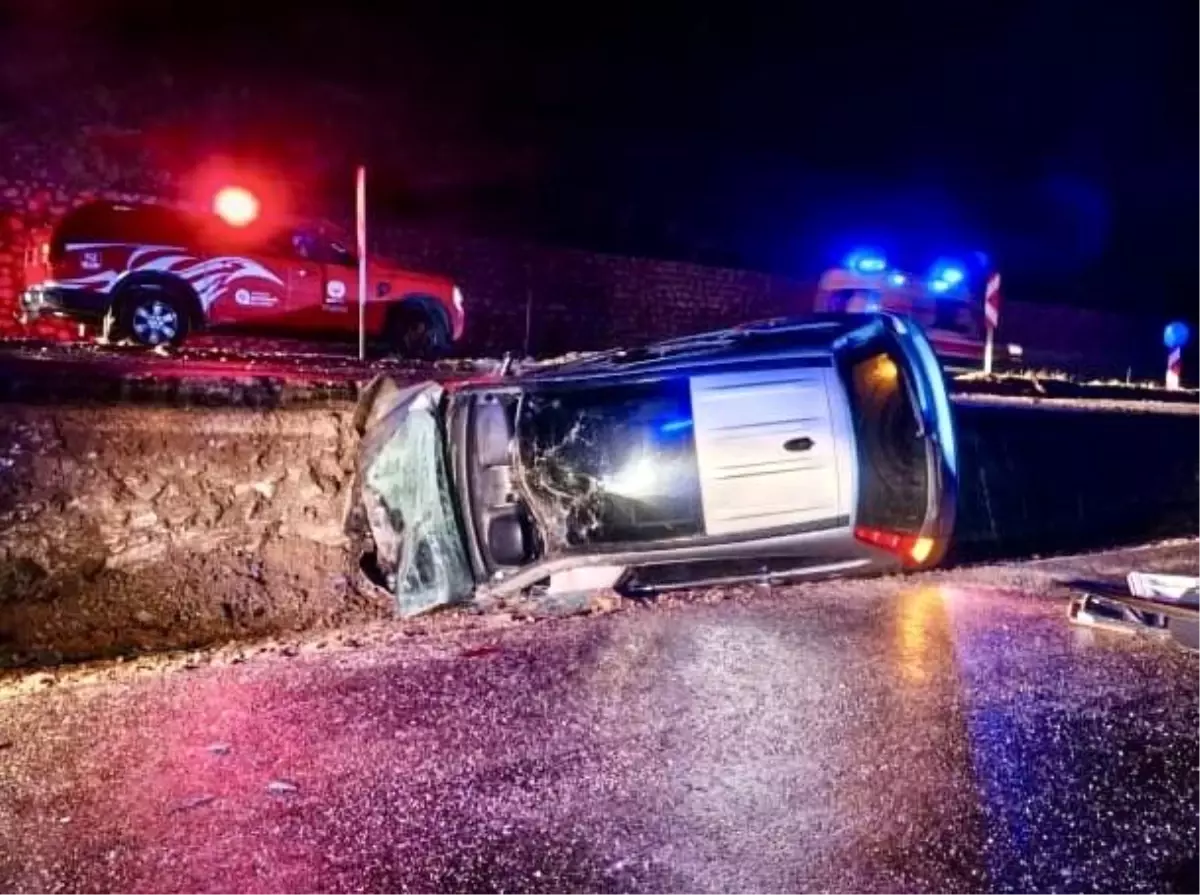 Antalya'da Tek Taraflı Trafik Kazası Sonucu 3 Kişi Yaralandı