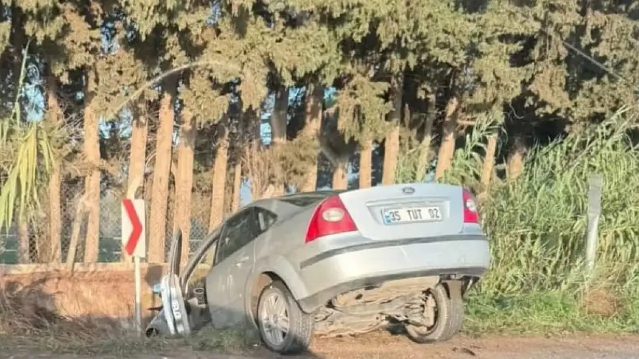 Ödemiş'te Yanlış Şerit Değiştirme Kazası: 3 Kişi Yaralandı