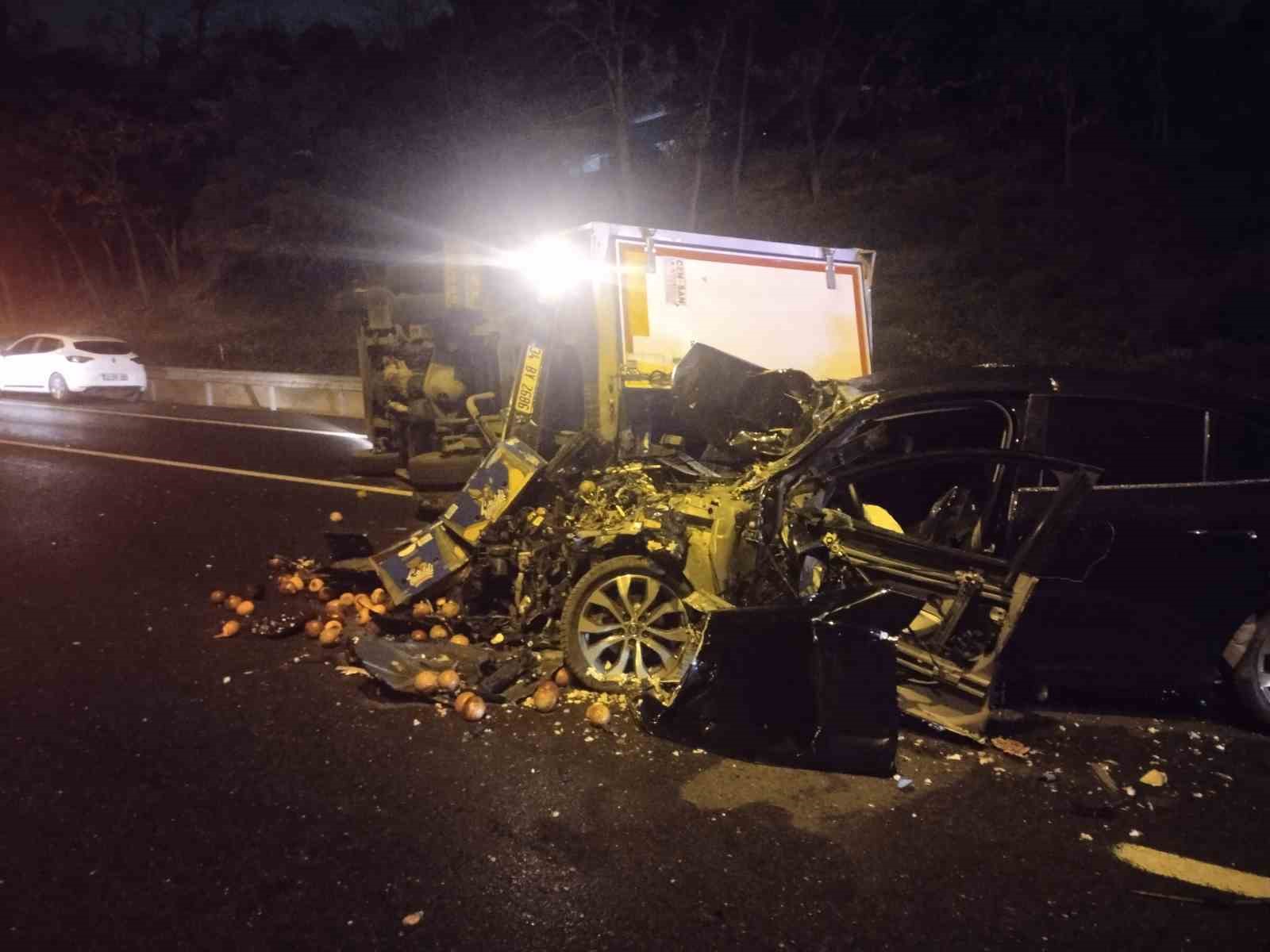 Ümraniye'deki Trafik Kazasında İki Kişi Yaralandı.