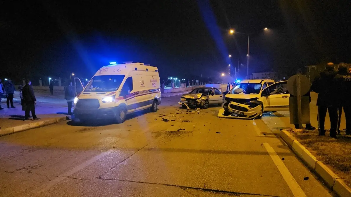 Erzincan'da Kaza Sonucu 4 Kişi Yaralandı