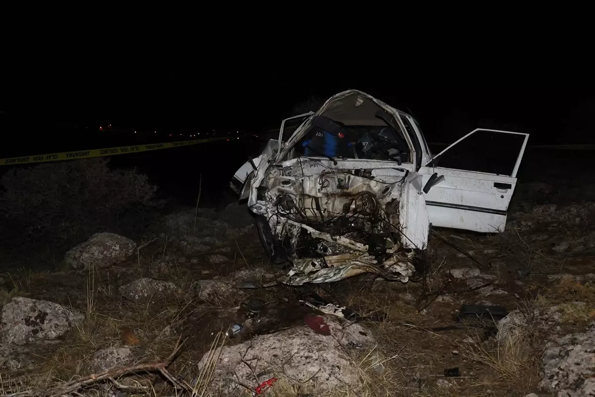 Kahramanmaraş'ta araç devrildi, sürücü ve eşi hayatını kaybetti.