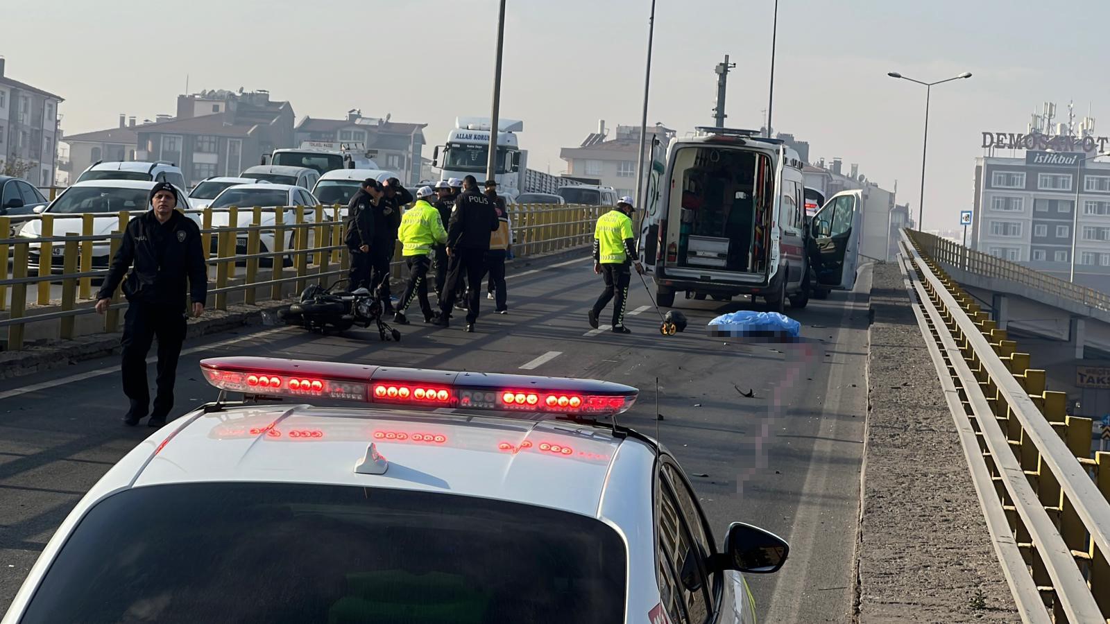 Konya'da TIR ile motosiklet çarpıştı, trafik kazası oldu.