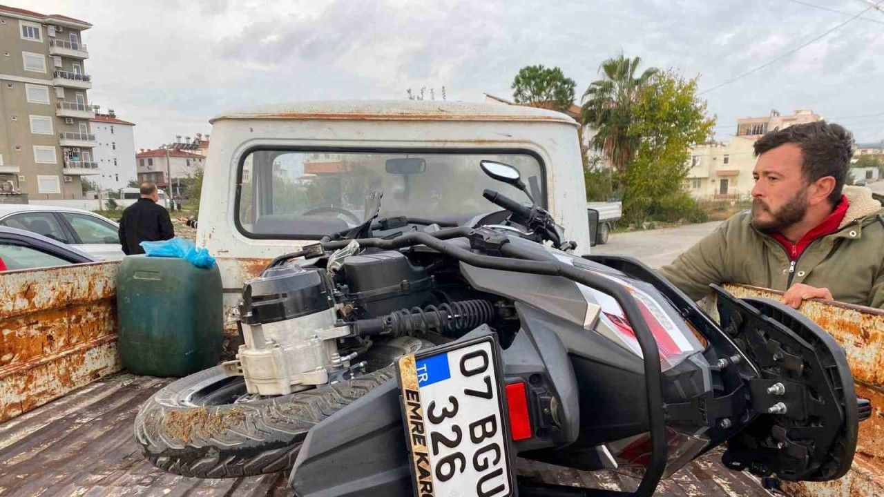 Antalya'da Kaza: Araçlar Çarpıştı, 2 Kişi Yaralandı