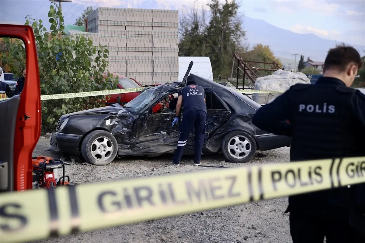 Seydikemer'de Genç Sürücü Kazada Yaşamını Yitirdi.