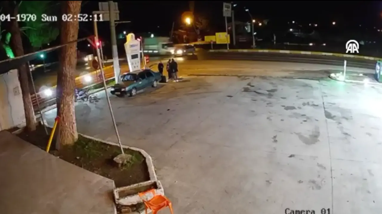 Aydın'da araç ile kamyonetin çarpıştığı trafik kazasında 1 kişi öldü, 2 kişi yaralandı.