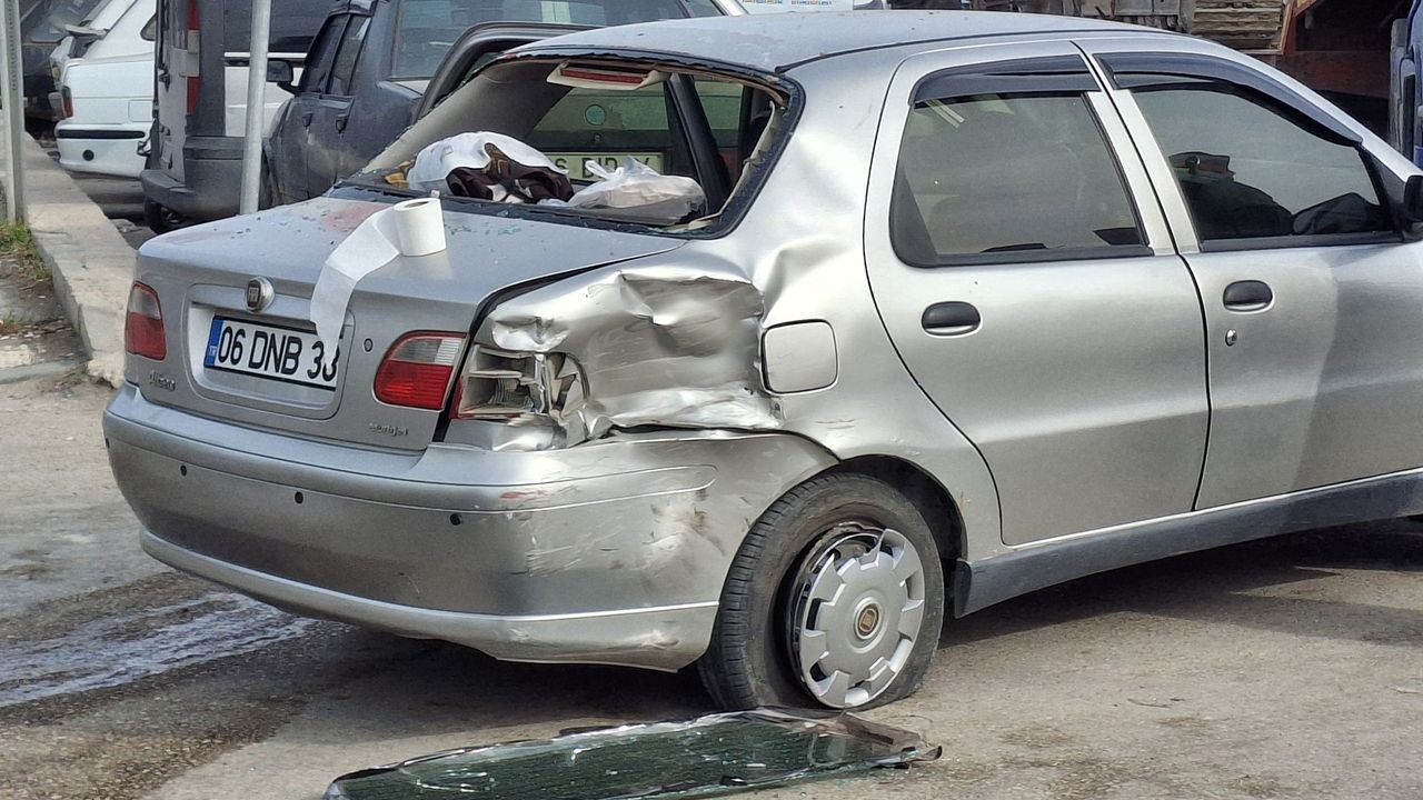 Beypazarı'nda motosiklet ve araç kaza yaptı, 1 kişi yaralandı.
