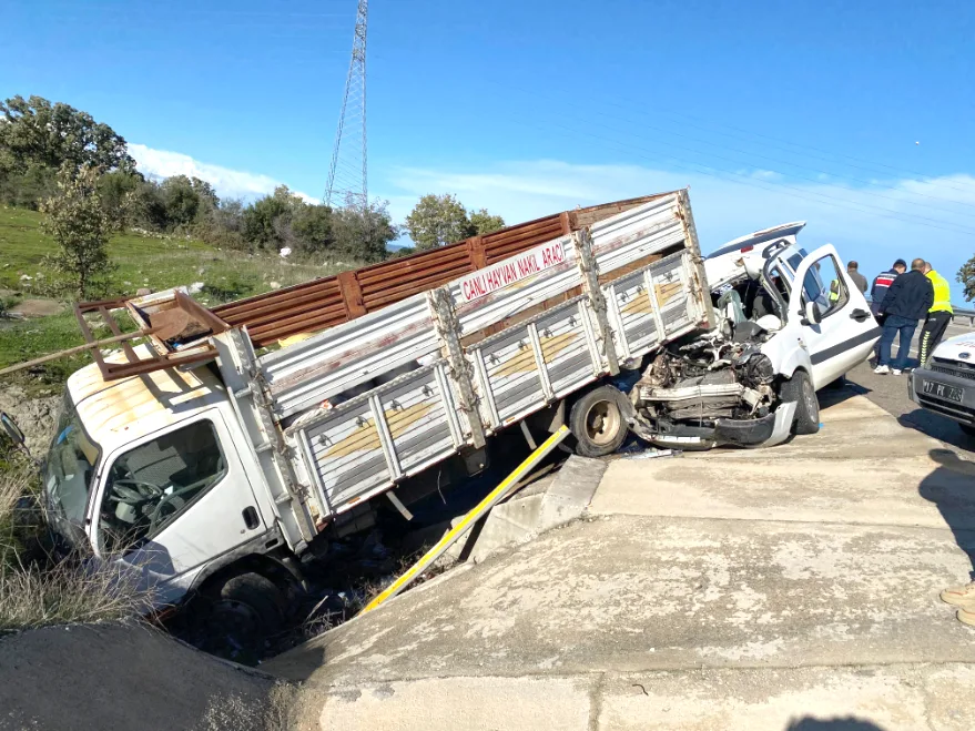 Çanakkale'de meydana gelen trafik kazasında 5 kişi yaralandı.