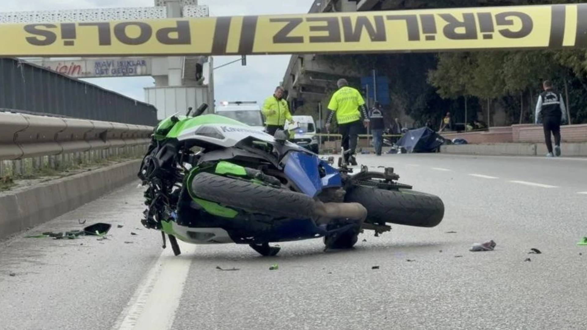 İnegöl'de korkunç kaza: Motosiklet ve araç çarpıştı.