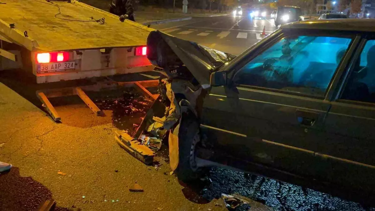 Kayseri'de Araba Kazası: 2 Kişi Yaralandı