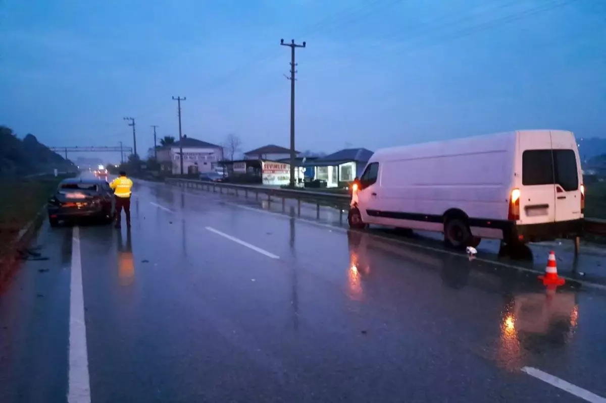 Sakarya'da trafik kazasında 4 kişi yaralandı.