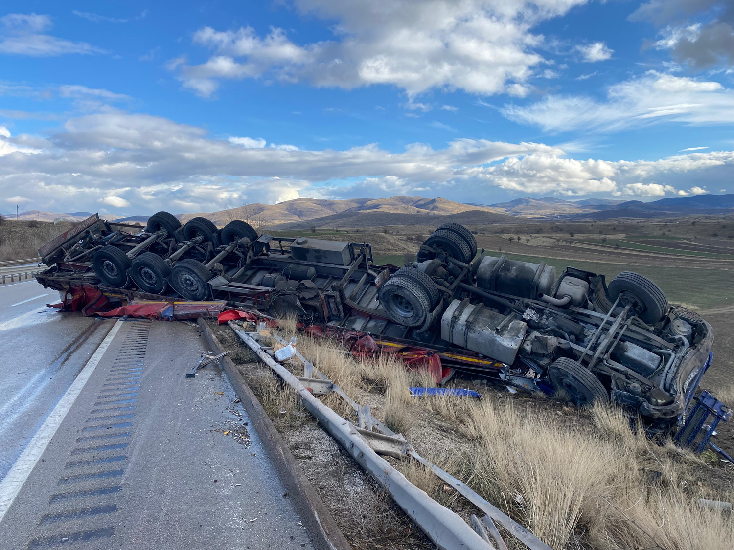 Çankırı'da iki ayrı trafik kazasında iki kişi yaralandı.