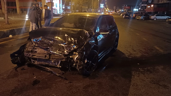 Erzurum'da iki araç çarpıştı: 1 kişi hayatını kaybetti, 6 kişi yaralandı.