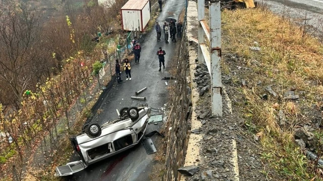 Artvin'de kaza 3 kişinin hayatına maloldu.