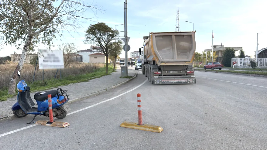 Edirne'de motosiklet çarpışmasında sürücü yaralandı.