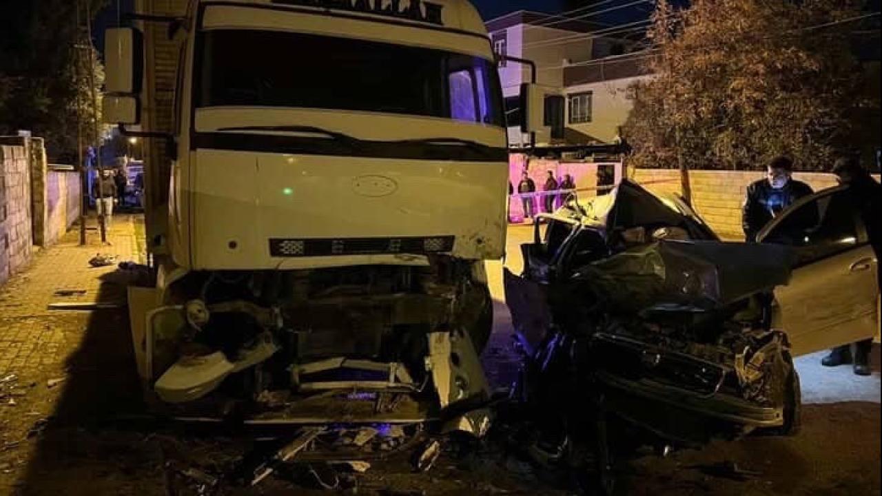 Gaziantep'te araç park halindeki kamyonla çarpıştı: 2 kişi hayatını kaybetti