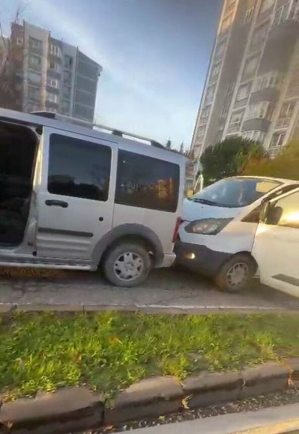 Kapaklı'da peş peşe araçların karıştığı kaza: 1 kişi yaralandı.