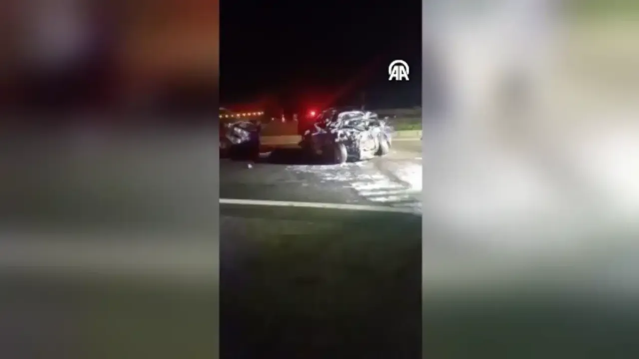 Tekirdağ'da trafik kazasında 3 aracın karıştığı olayda 2 kişi hayatını kaybetti, 1 kişi yaralandı.