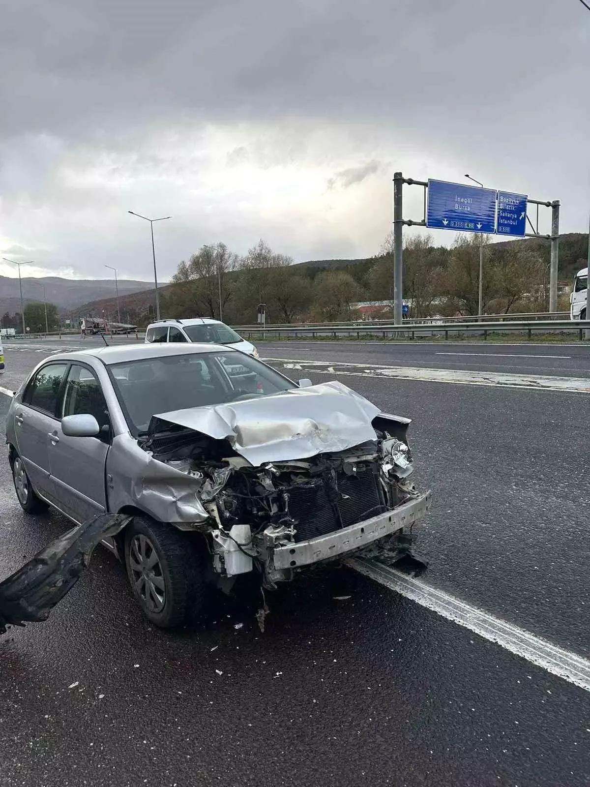 Trafik Kazasında Bilecik'te 2 Kişi Yaralandı