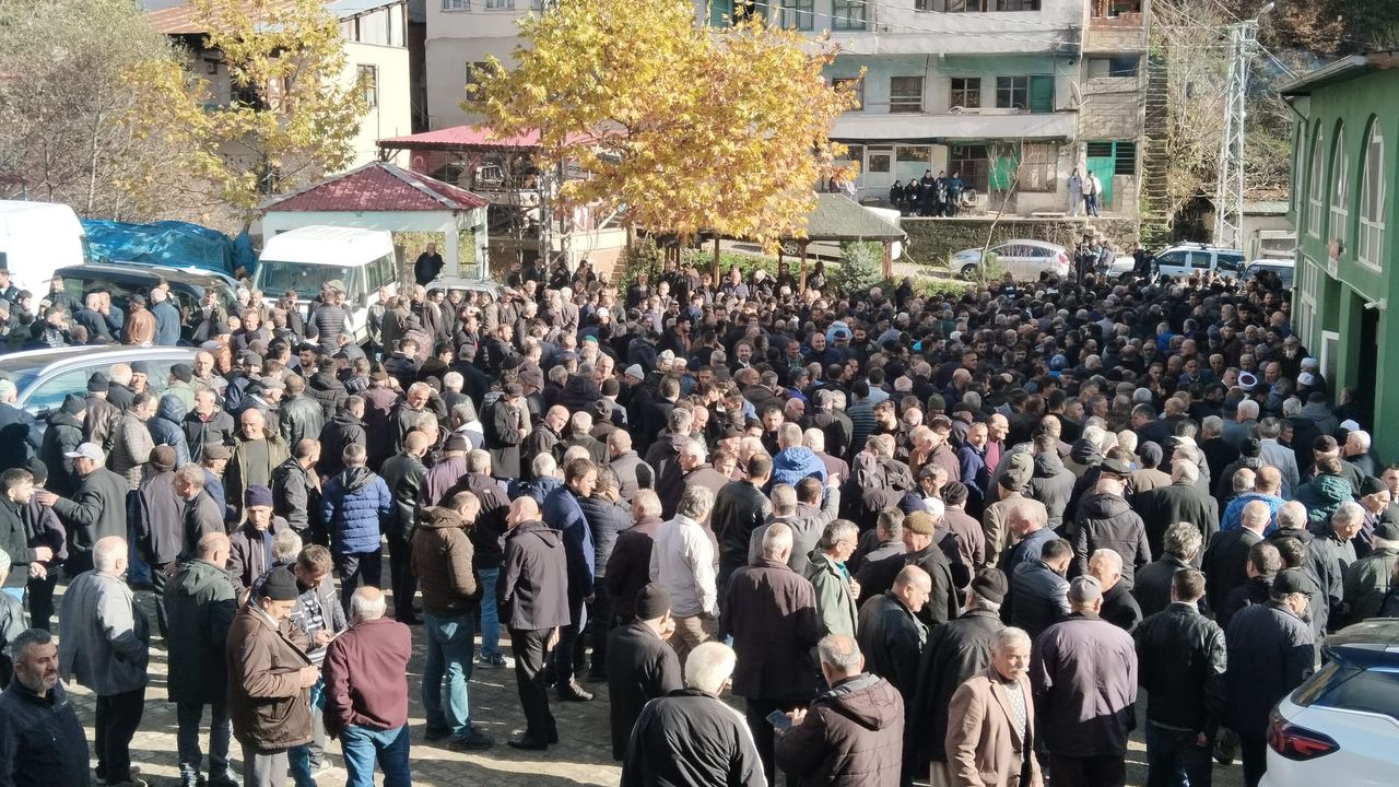 3 Kişi Toprağa Verildi