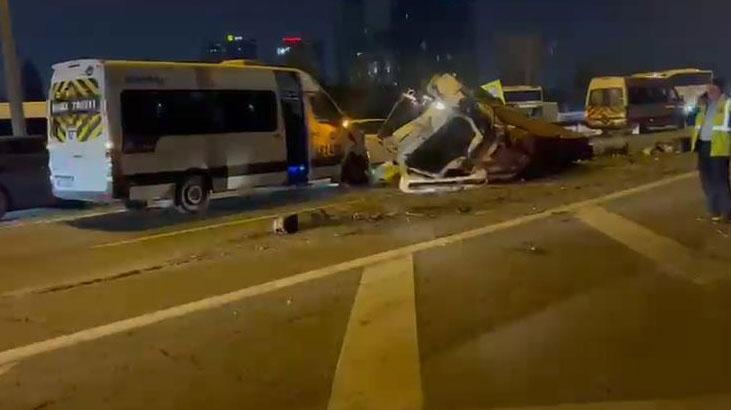 Bağcılar TEM Otoyolu'nda ardışık kaza! Trafik tamamen durdu.