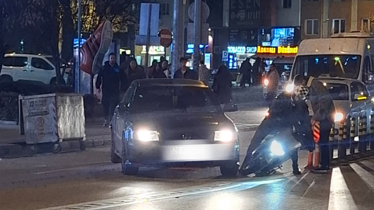 Eskişehir'de trafik kazası: Araç ve motosiklet çarpıştı!