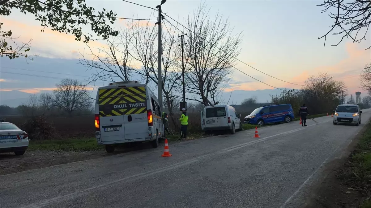 İnegöl'de Kaza: 11 Kişi Yaralandı