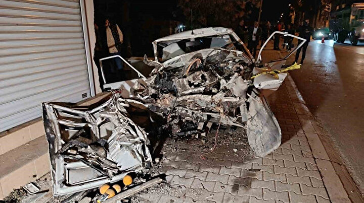 Adana'da 14 yaşındaki sürücü kazasında bir kişi hayatını kaybetti, bir kişi yaralandı.