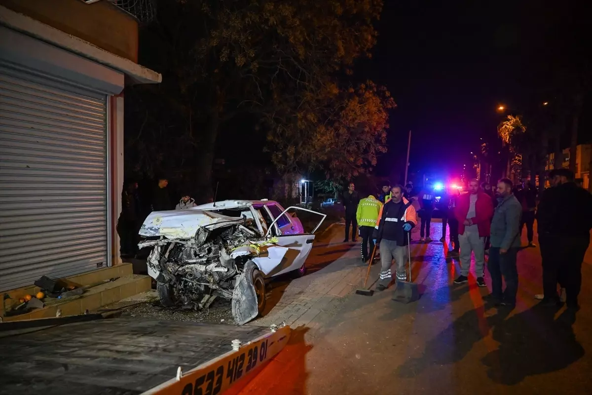 Adana'da kaza: 1 kişi yaşamını yitirdi, 1 kişi yaralandı.
