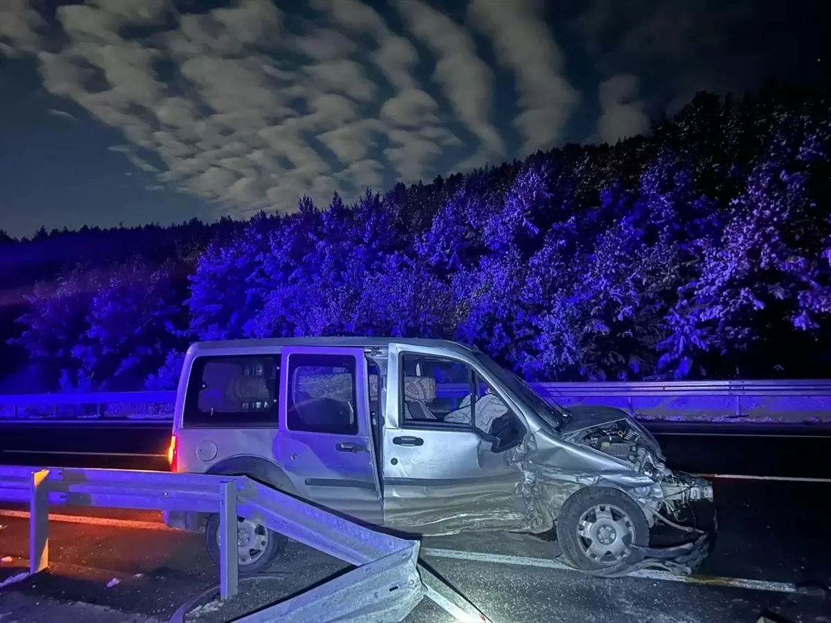 Ardahan'da Meydana Gelen Trafik Kazasında 4 Kişi Yaralandı