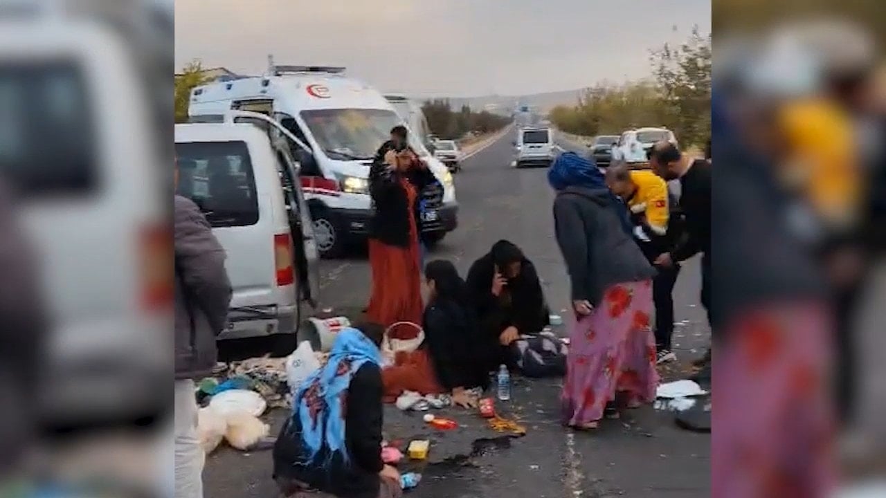 11 kişi, Şanlıurfa'da trafik kazasında yaralandı.