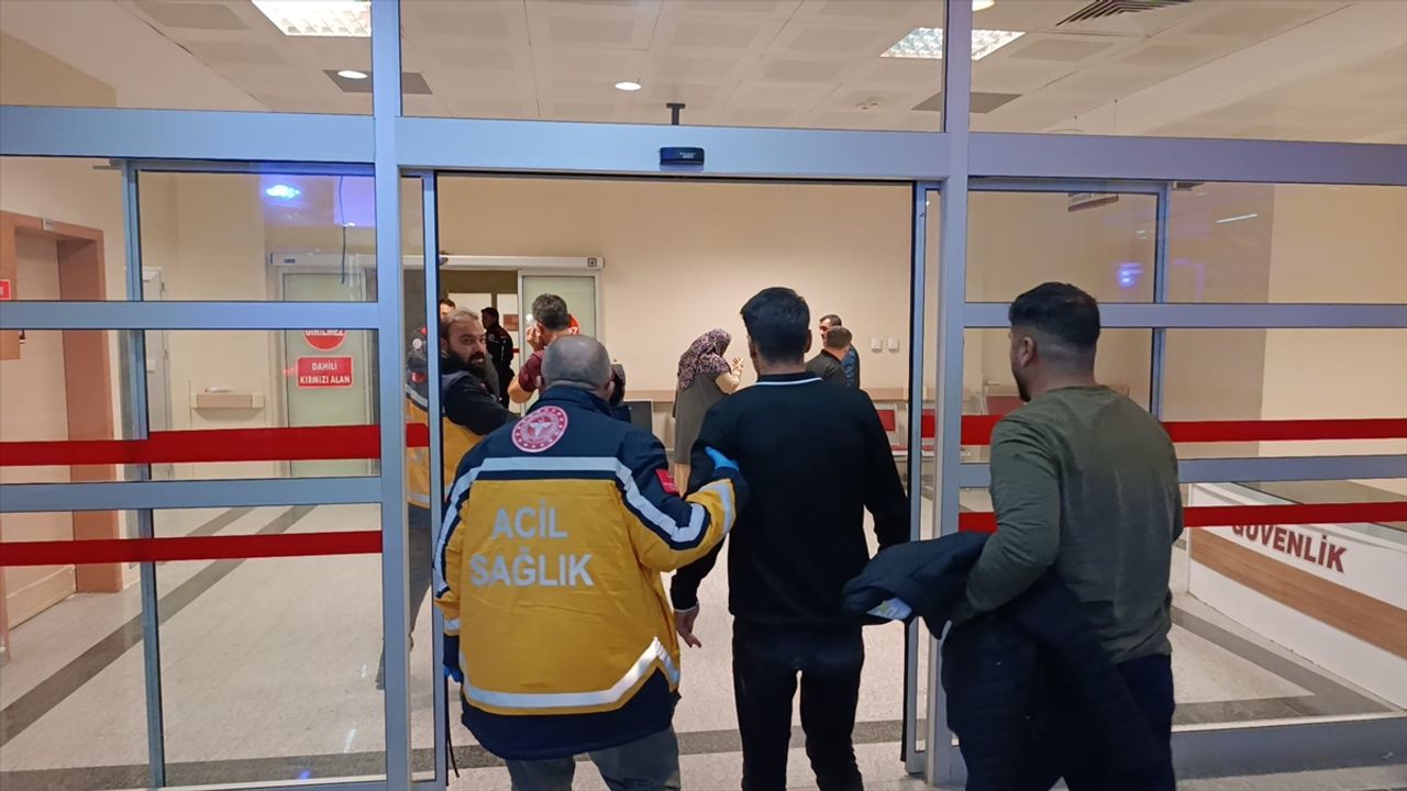 Adıyaman'da motosiklet ile minibüsün çarpıştığı kazada 3 kişi yaralandı, biri durumu ağır.