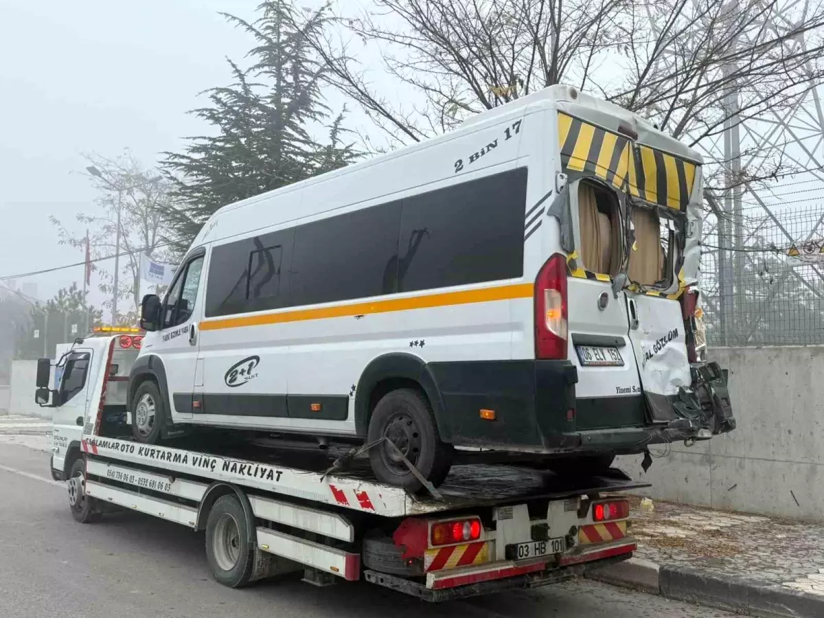 Afyon'da Trafik Kazası: 20 Yaralı