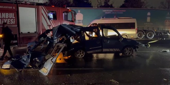 Başakşehir'de zincirleme kaza sonucu 2 kişi hayatını kaybetti.