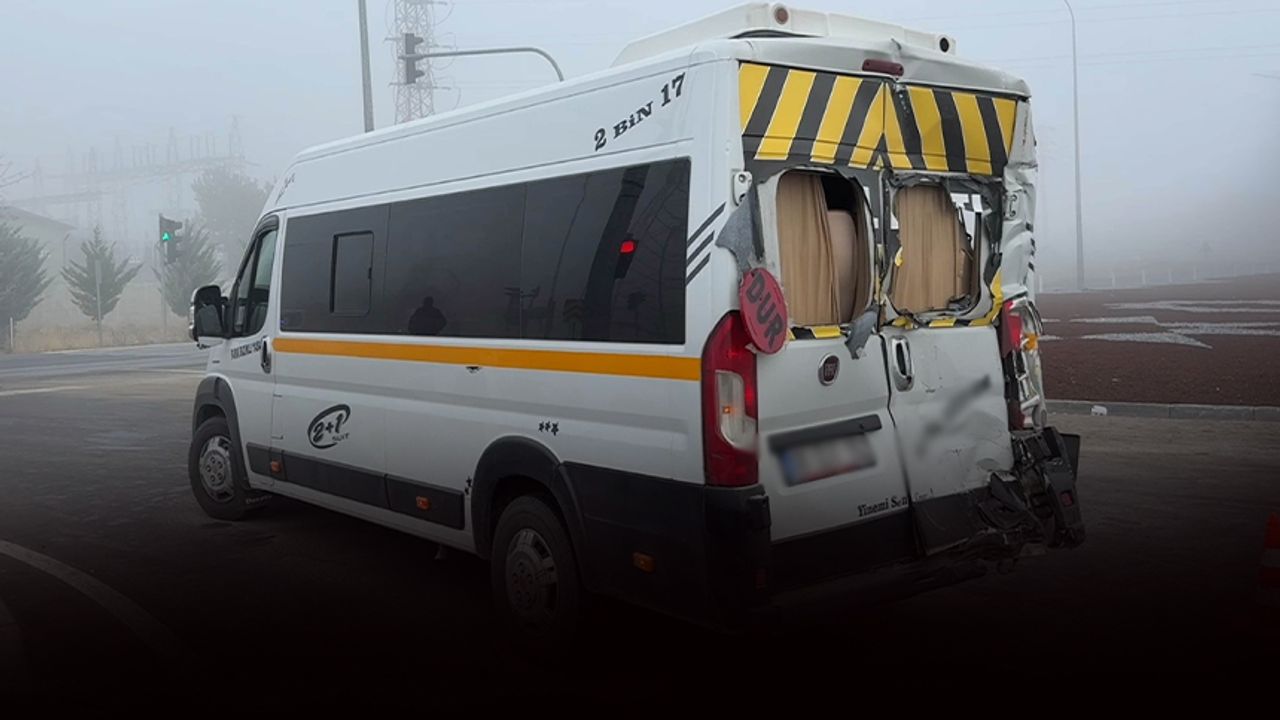 Bir günde iki kaza: 10 metre sürüklendiler ve orta refüje çarptılar!