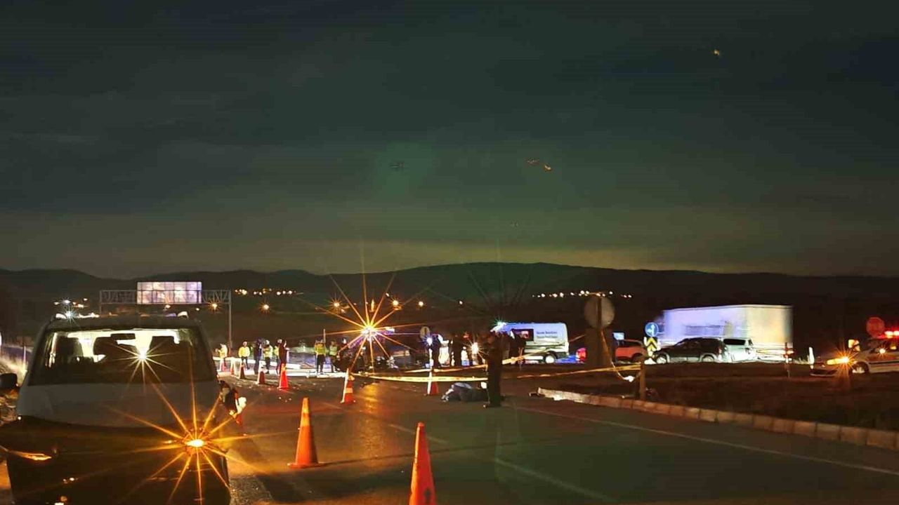 Bolu'da D-100 karayolunda trajik kaza: Motosiklet sürücüsü yaşamını yitirdi.