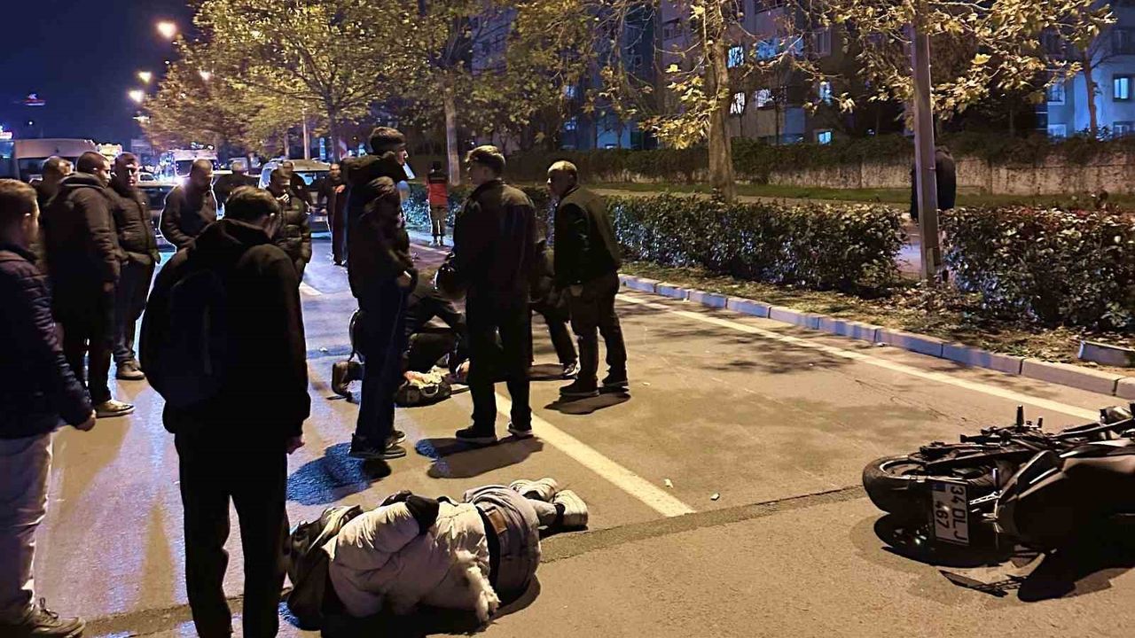 Çorlu'da motosiklet kazası: 2 genç sağlık kuruluşuna sevk edildi.