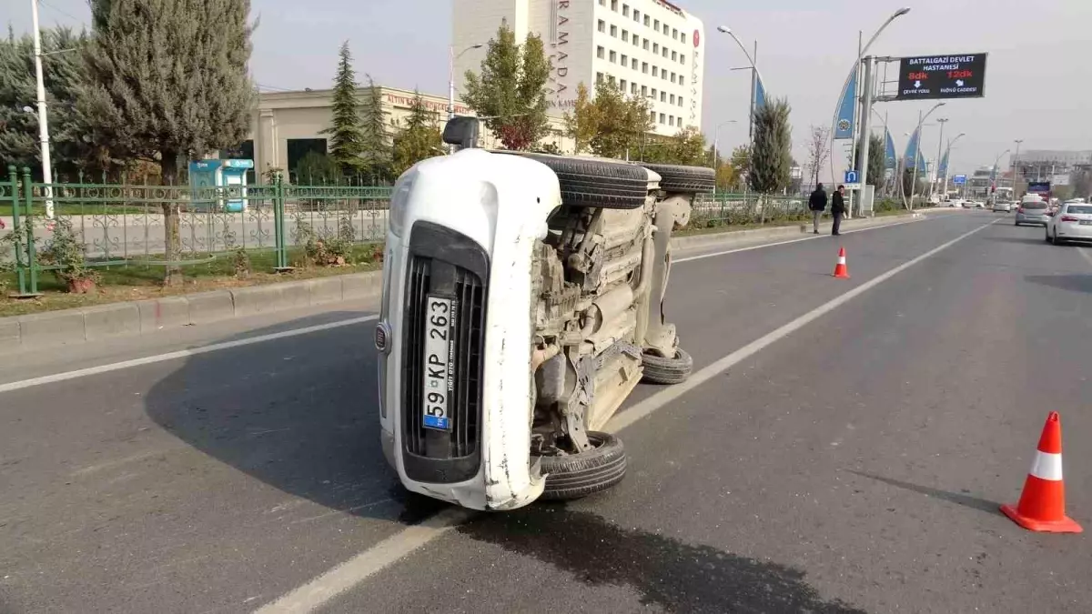 Malatya'da trafik kazası meydana geldi: 3 kişi yaralandı.