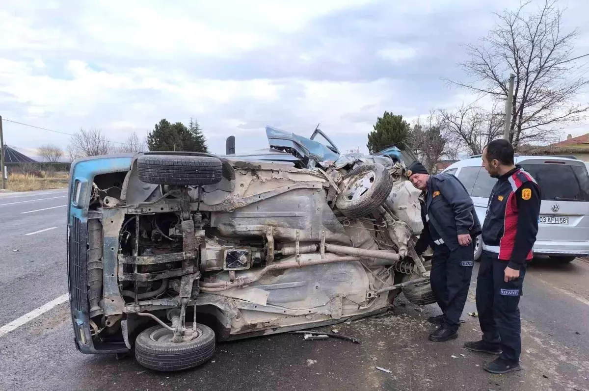 Afyonkarahisar'da Kaza: 4 Kişi Yaralandı