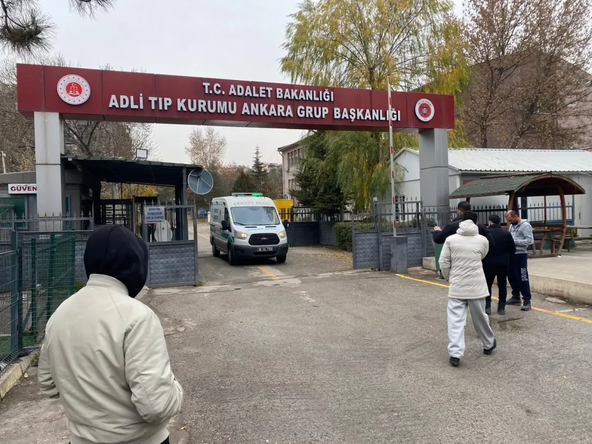 Ankara'da yaşanan kaza sonucu iki genç yaşamını yitirdi.