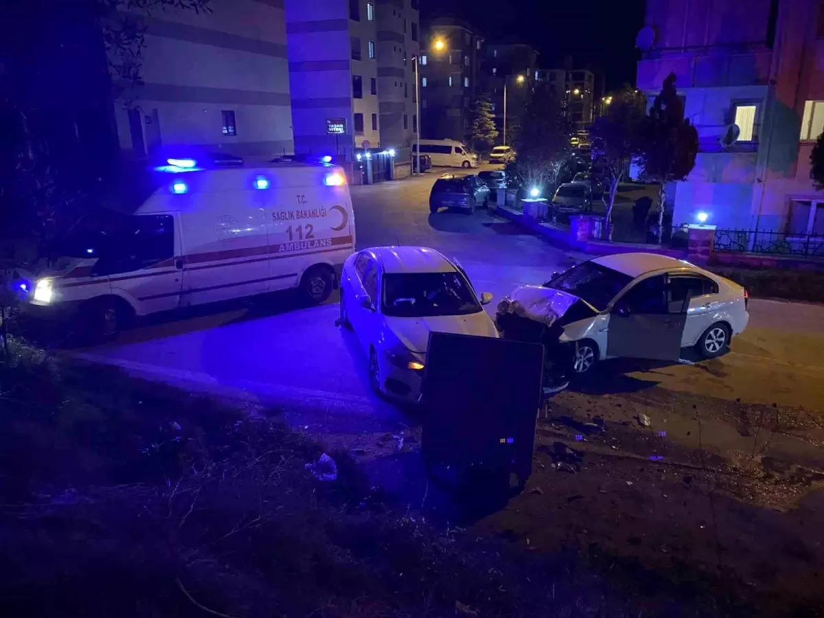 Bursa'da trafik kazasında 4 kişi yaralandı.