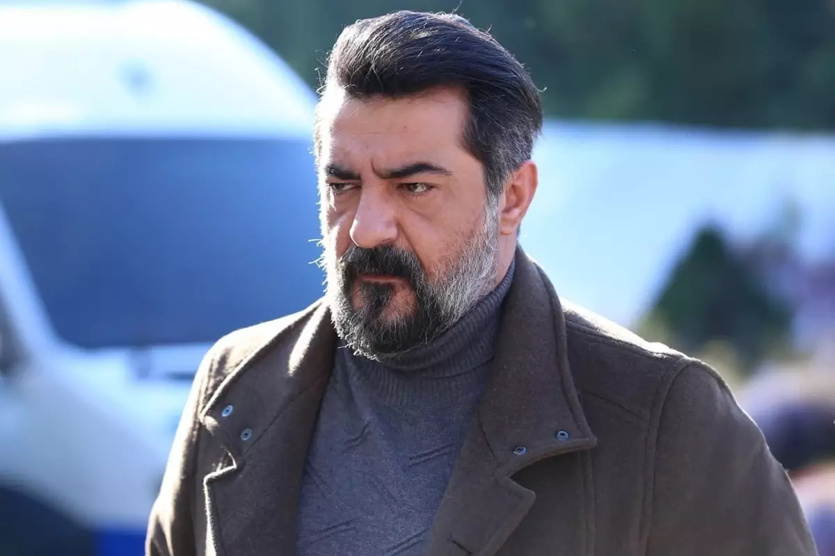 Celil Nalçakan trafik kazasına karıştı.