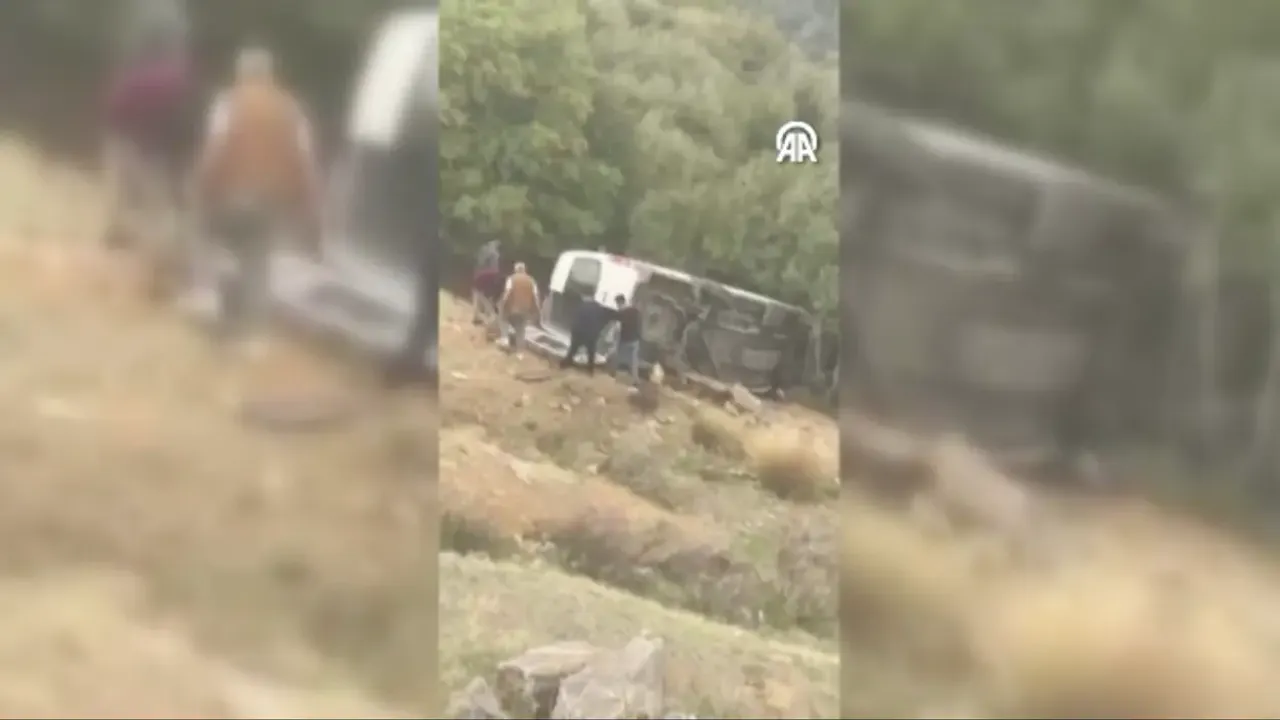 Nurdağı'nda minibüs kaza yaptı: 1 ölü, 3 yaralı