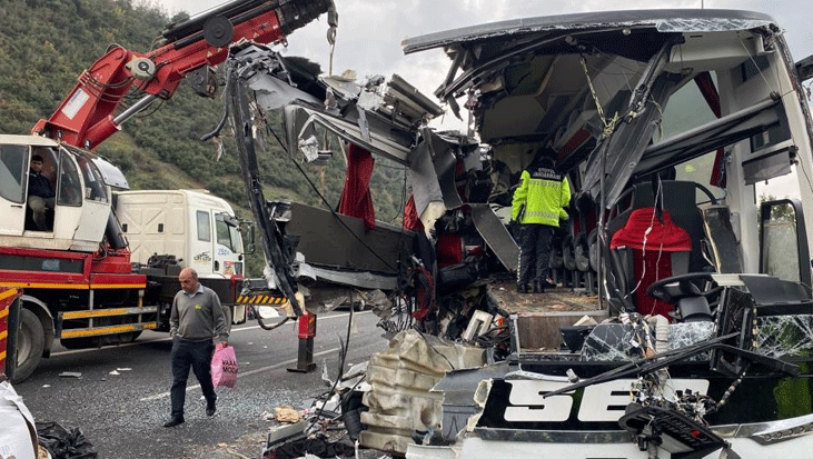 Osmaniye'de otobüs ile TIR çarpıştı: 7 ölü, 11 yaralı