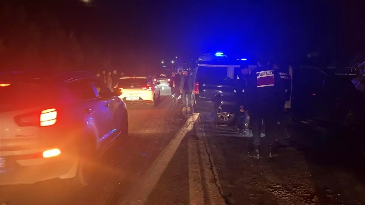 Pamukova'da Kaza: 1 Kişi Hayatını Kaybetti, 3 Kişi Yaralandı.