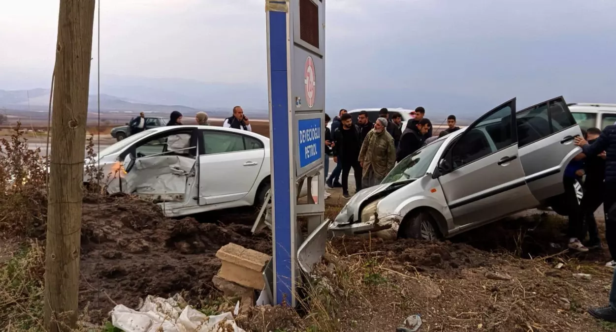 Gaziantep'te, 5 kişinin yaralandığı iki trafik kazası yaşandı.