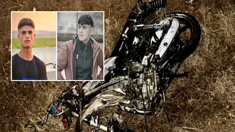 Otomobille çarpışan motosikletten 2 kardeş öldü.