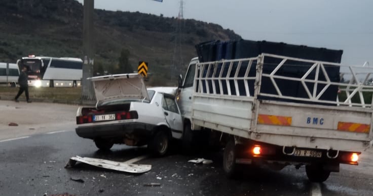 Toprakkale-Erzin yolunda trafik kazası meydana geldi.
