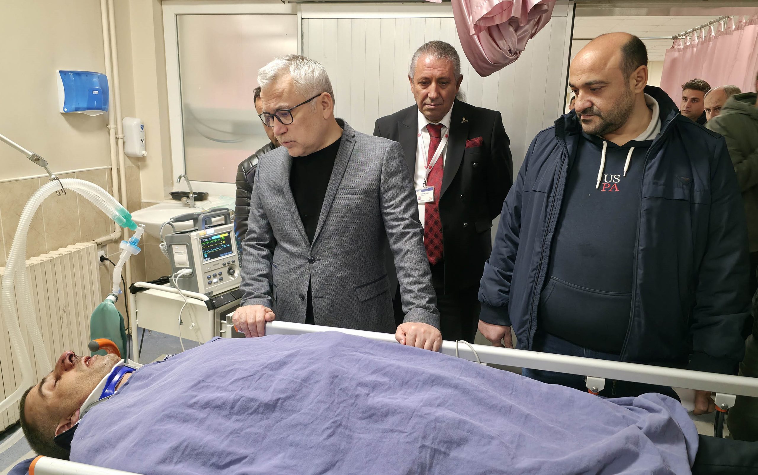 Zara'da Hapishane Personelini Taşıyan Araç Kaza Yaptı: Yaralılar Tedavi Altına Alındı.