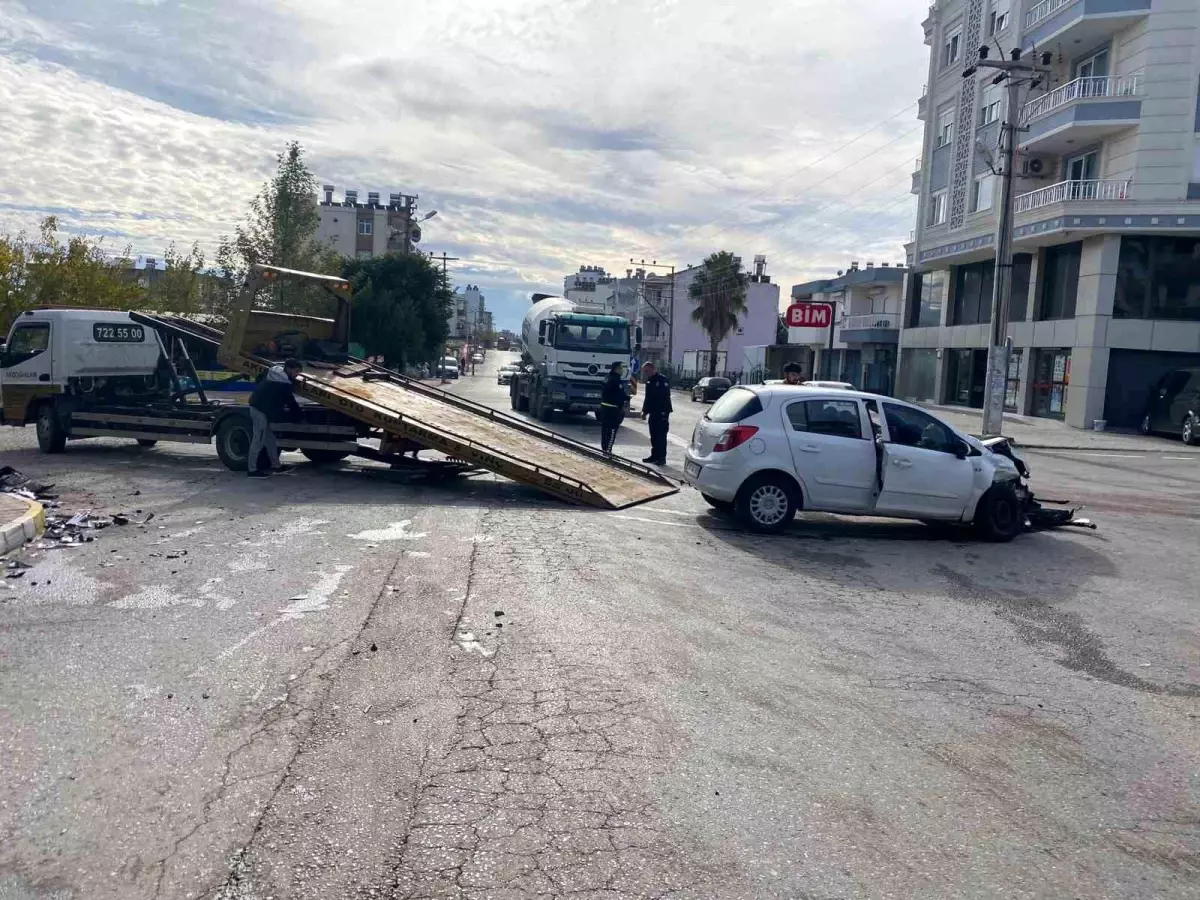 Antalya'da trafik kazasında 4 kişi yaralandı.